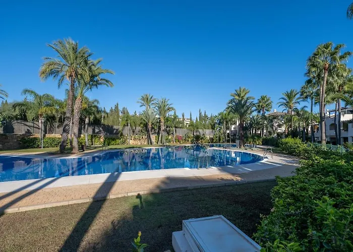 Apto Nueva Andalucia Puerto Banus Vigilancia 24h شقة