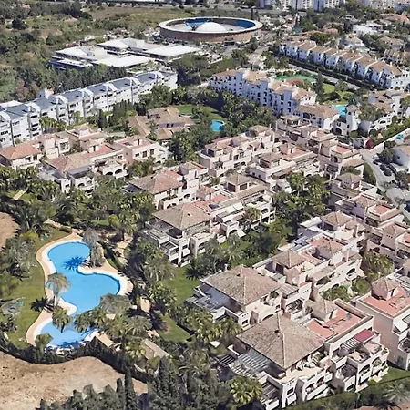 Apto Nueva Andalucia Puerto Banus Vigilancia 24h דירה